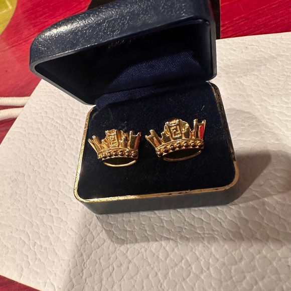 Fendi Gold Crown Vintage Stud Earrings **RARE** with Certificate of Authenticity - Picture 13 of 16